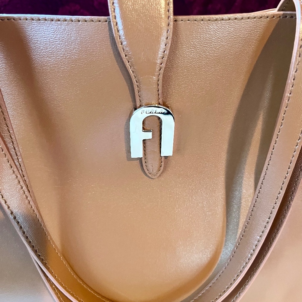 Authentic Furla Sofia Solid-Hued Large Leather To… - image 3